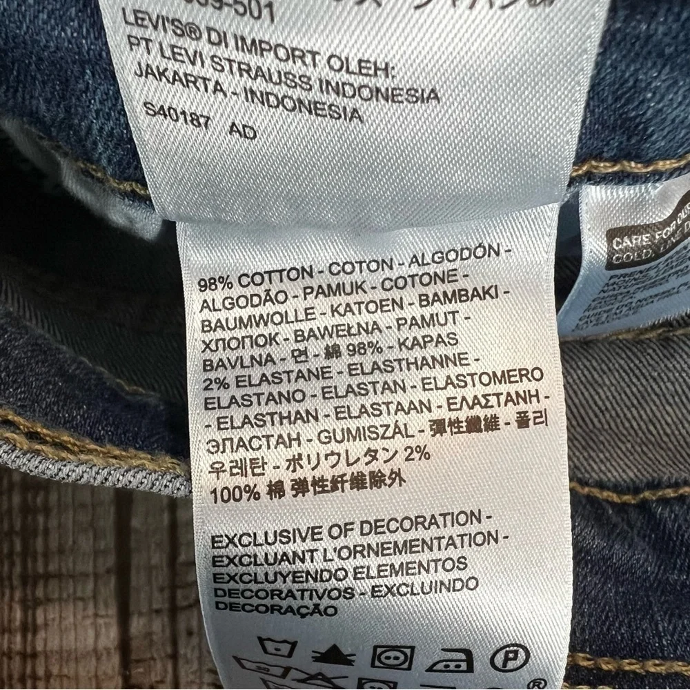 Levi’s Mid Wash Mid-Rise Stretch Jean Shortie Shorts size 31 - Picture 4 of 6